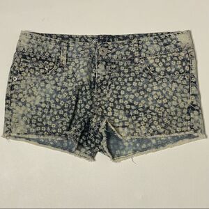 FreeStyle | Raw Hem Shorts